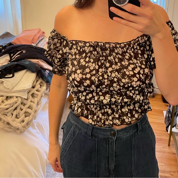 Black Floral Summer Crop Top - Picture 2 of 4